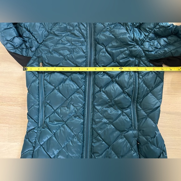 Lululemon run turn around jacket- Alberta Lake Blue/Black reversible 6 - Picture 5 of 7